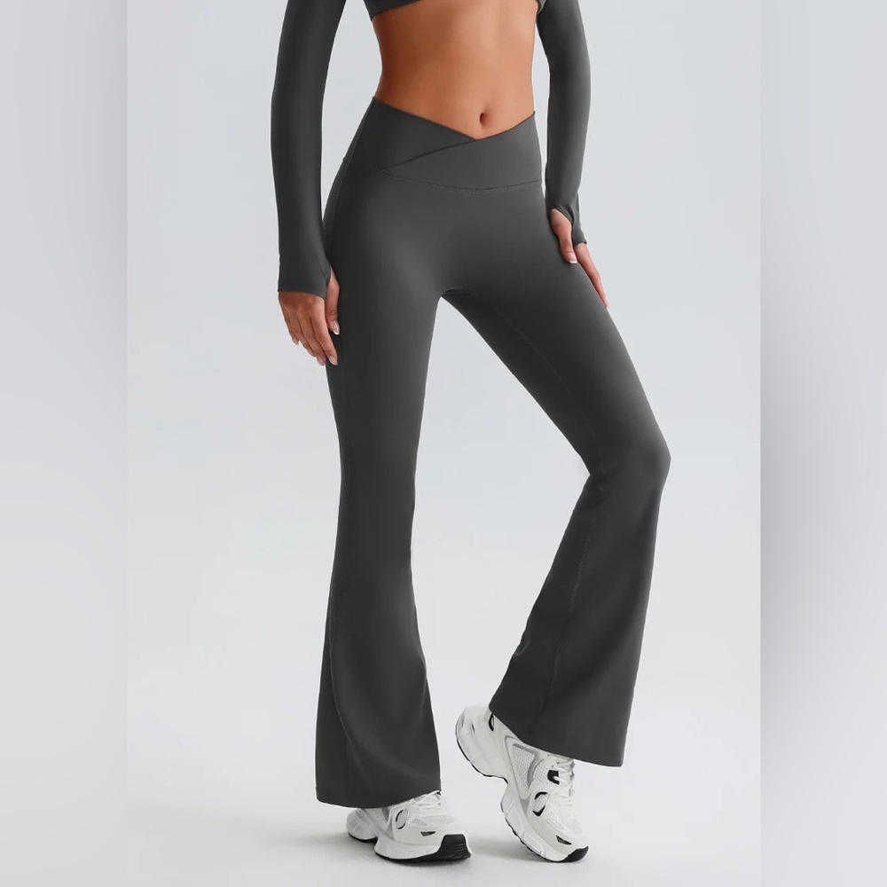 Aerie flared leggings, M